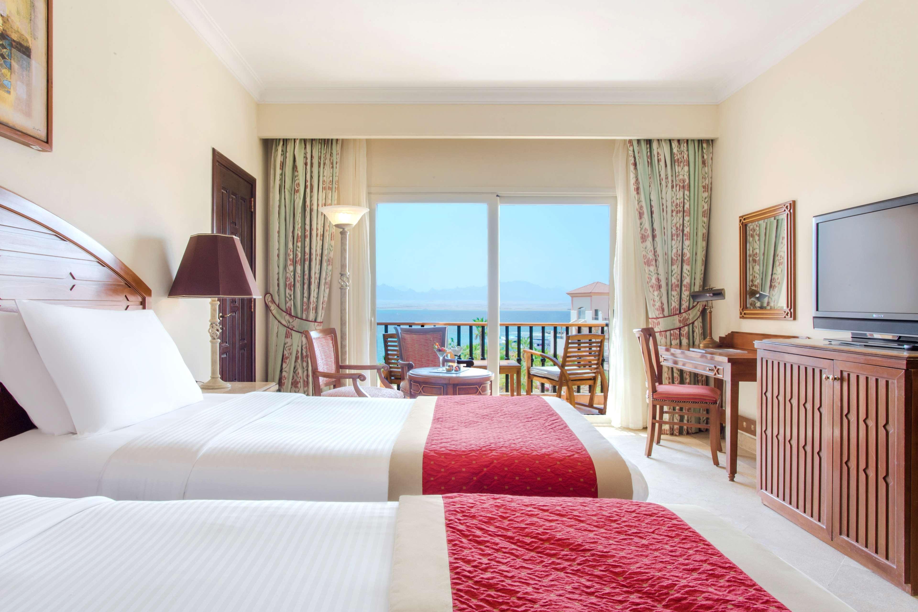 Room, Lateral Side Sea View