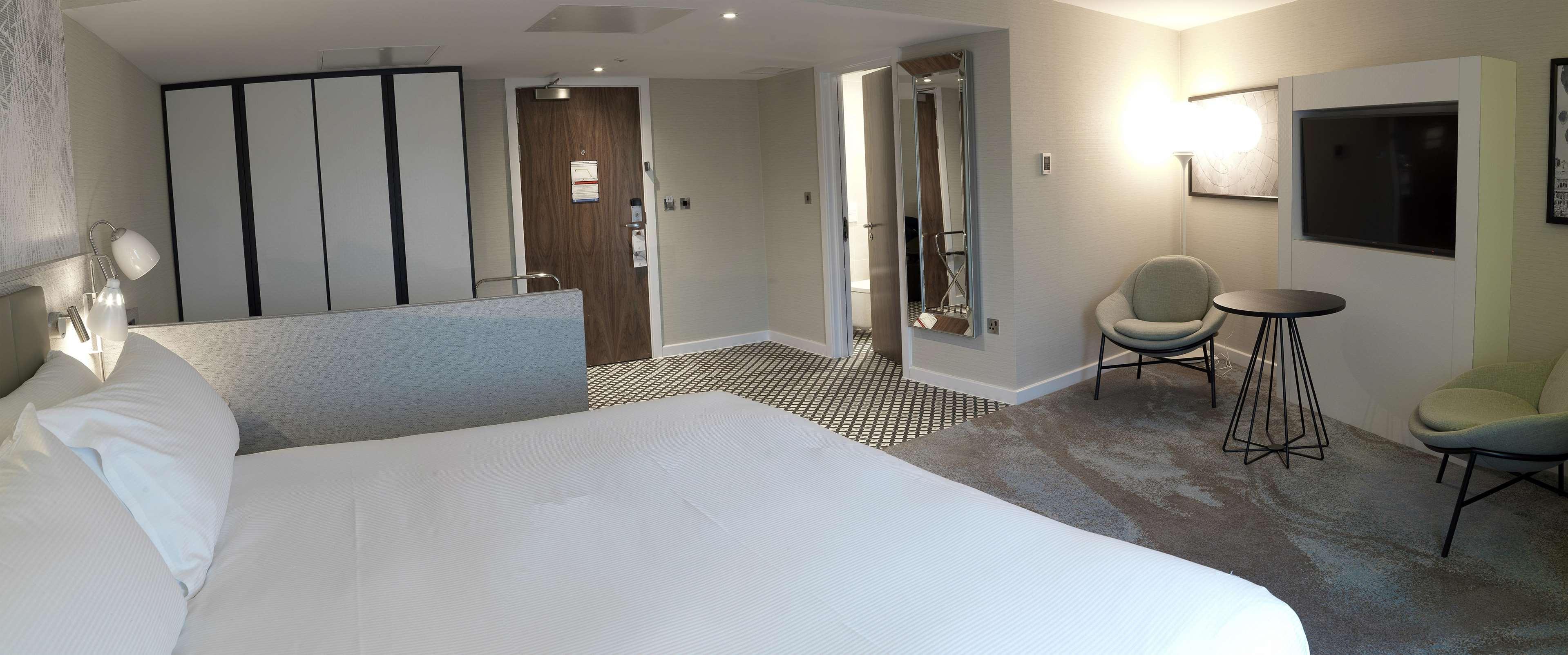 Deluxe, DoubleTree by Hilton Hotel & Spa Chester 4/6
