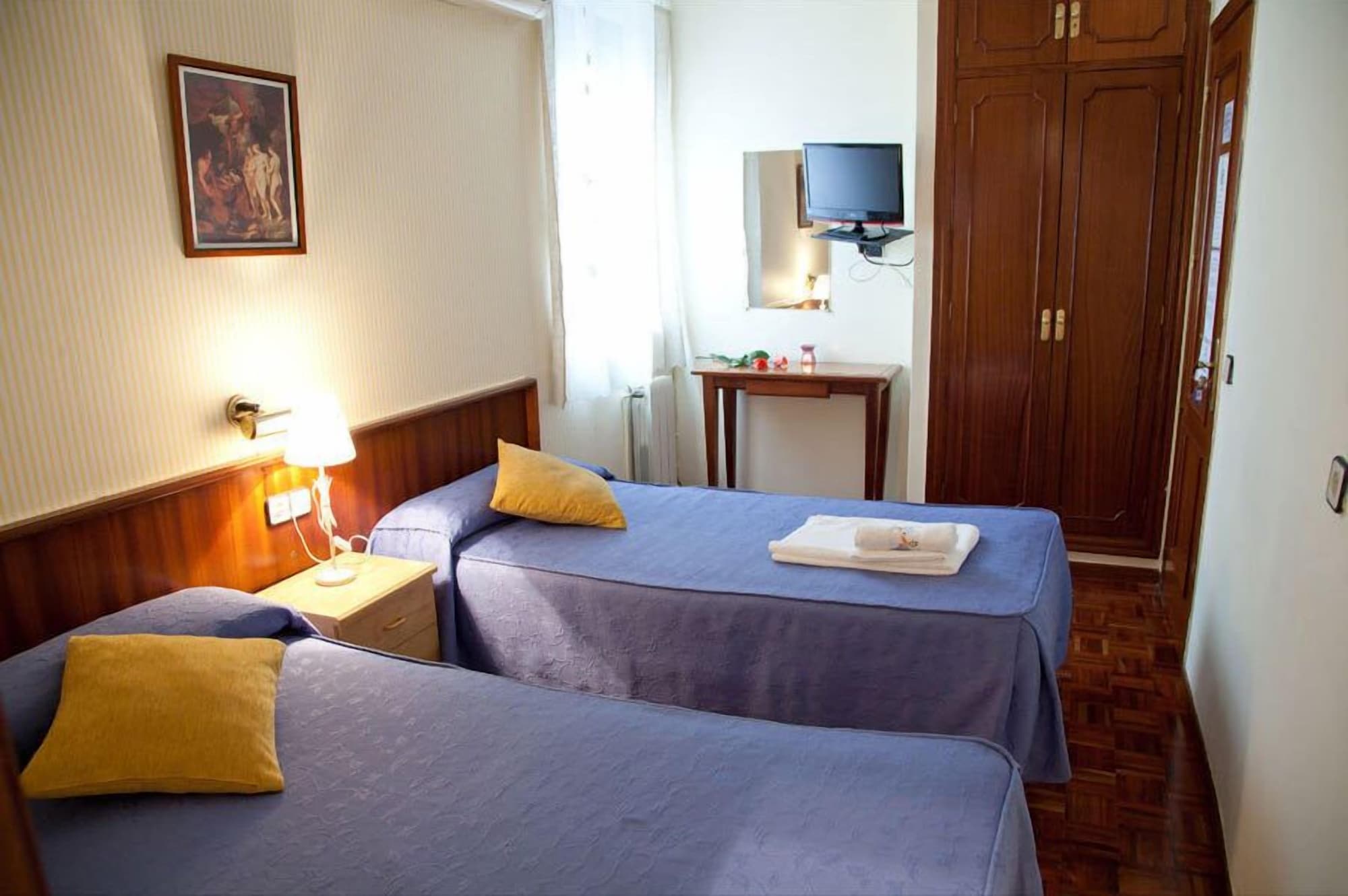 BASIC, TWIN BEDS