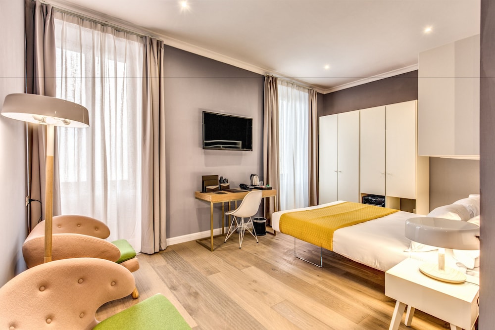 Hotel 87 Eighty-seven 60/72