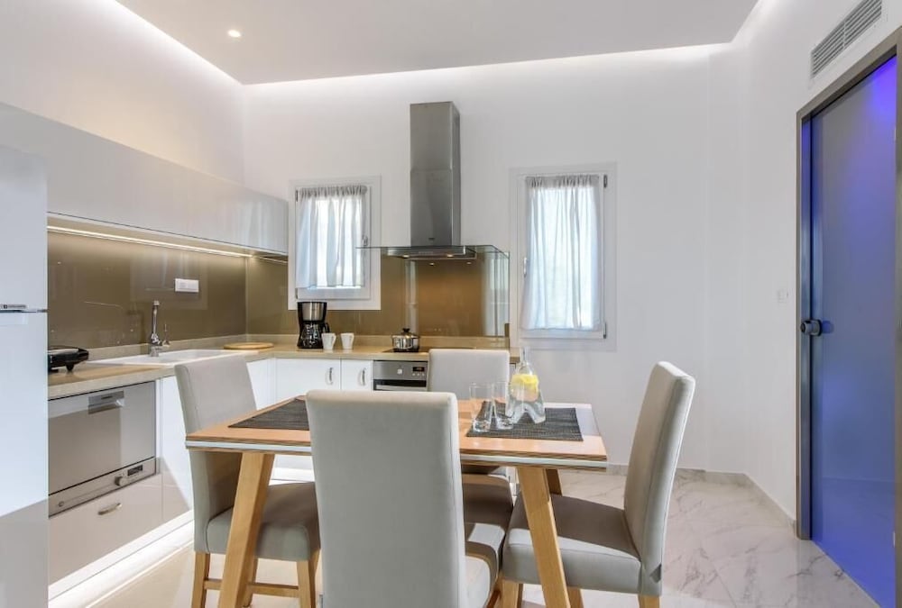 Elysian Suites 50/61