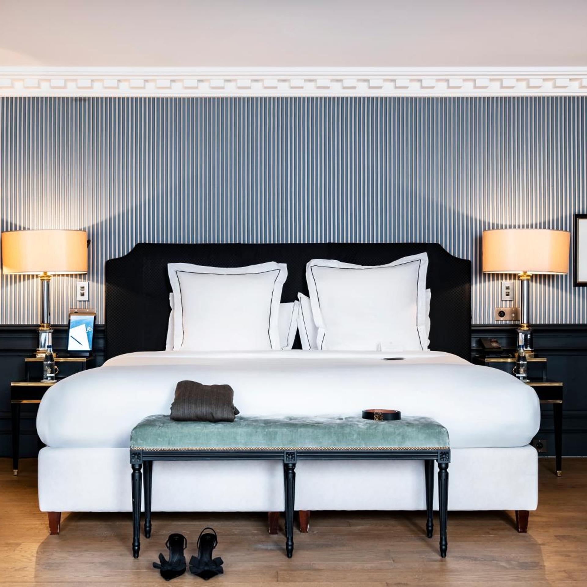 Prestige, Suite, King Bed, Sofa