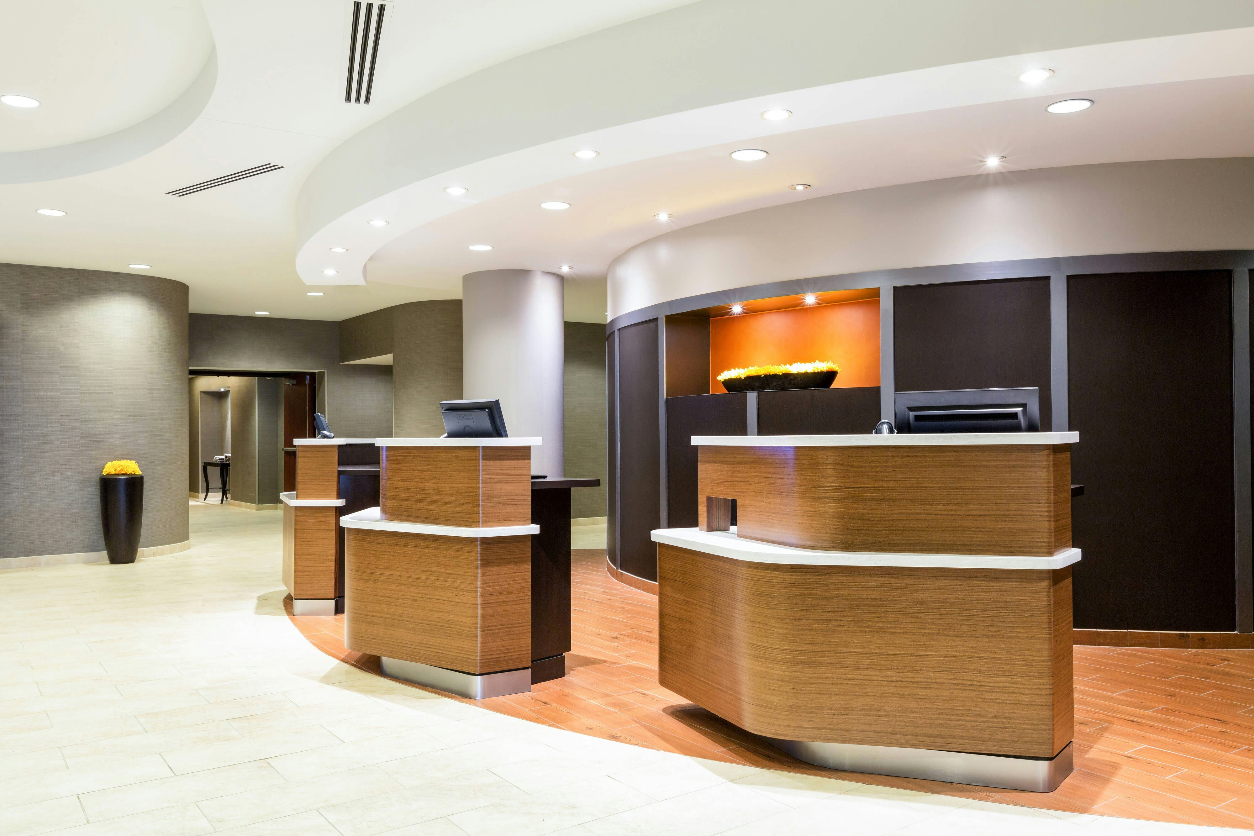 Lobby at COURTYARD BY MARRIOTT HOUSTON BY THE GALLERIA, HOUSTON - TX