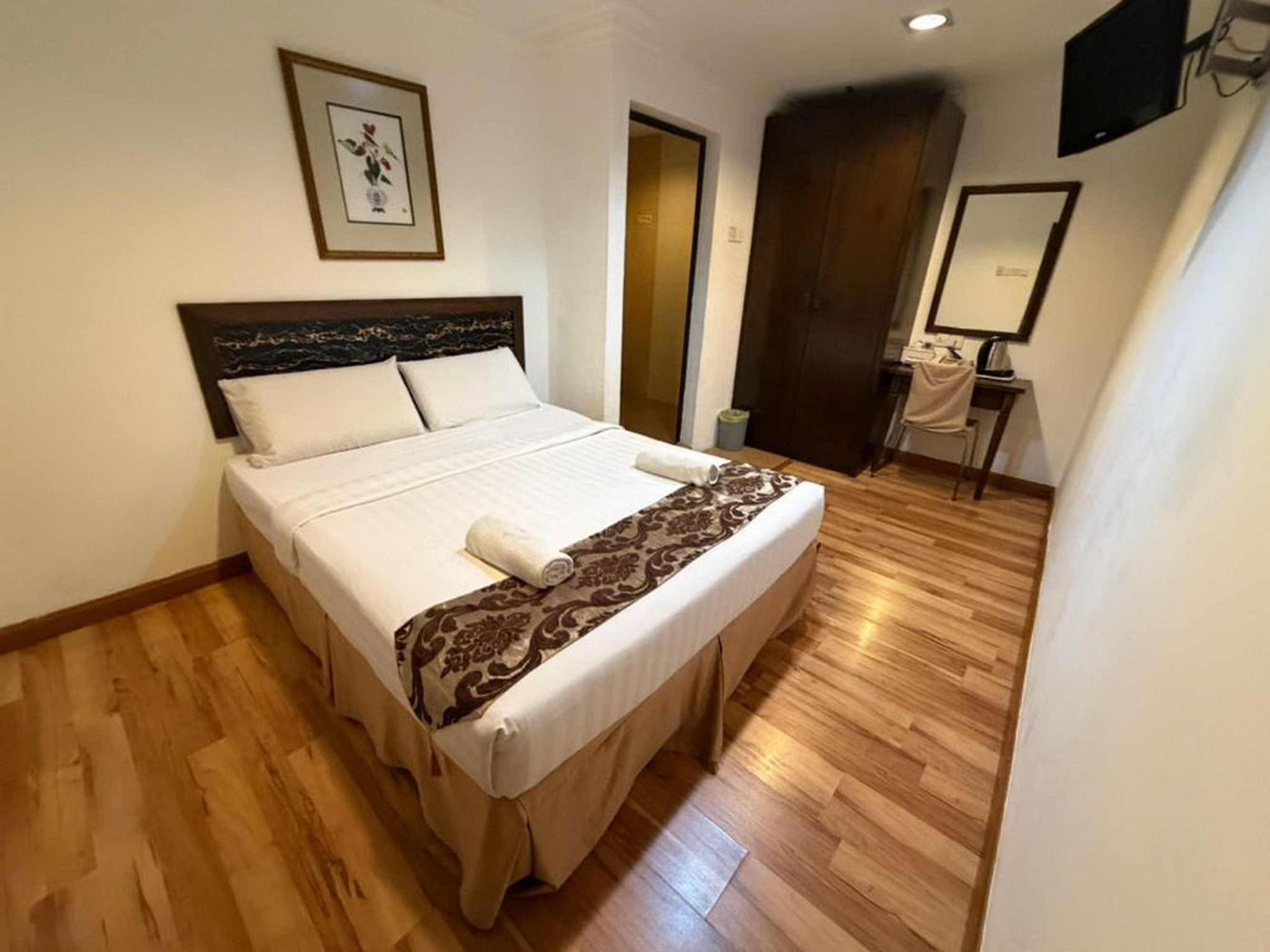 Room, Double or Twin Bed, No Window، Desa Queenspark Hotel 4/10