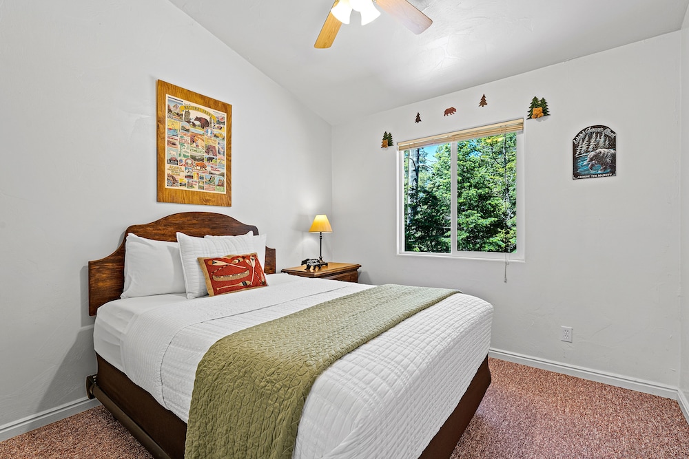 Duck Creek Village Inn 12/50