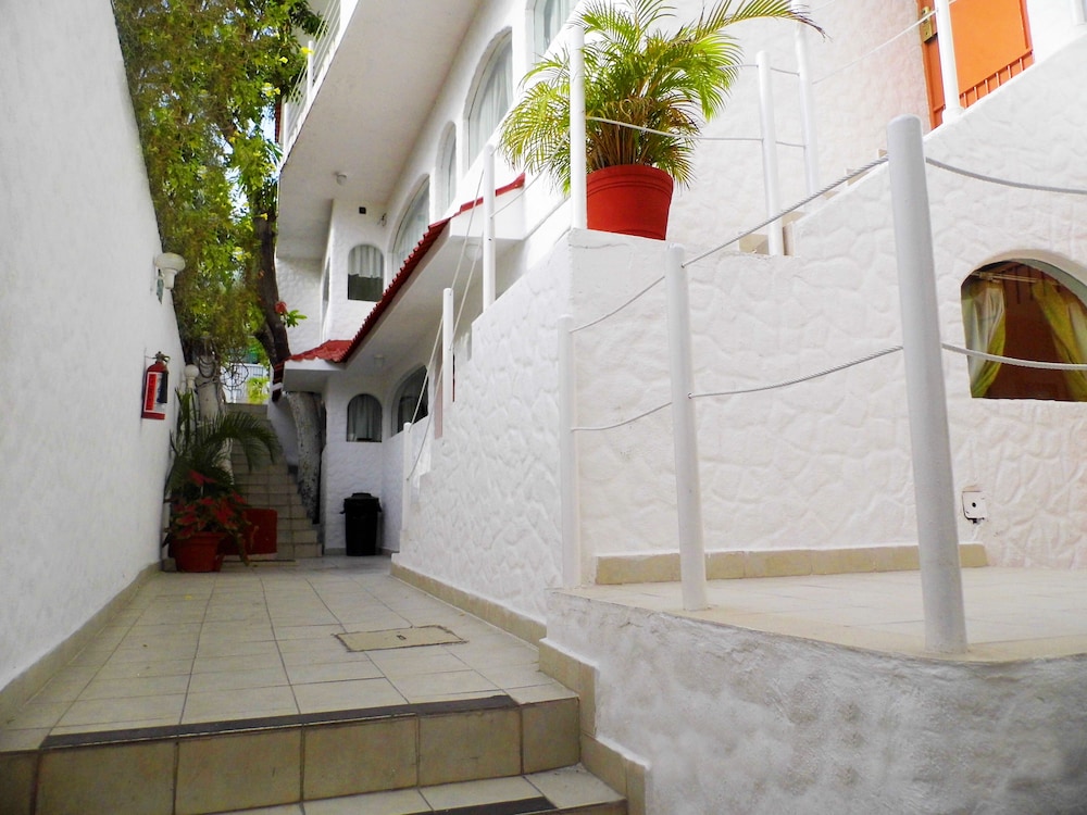 D`CESAR HOTEL ACAPULCO 46/54