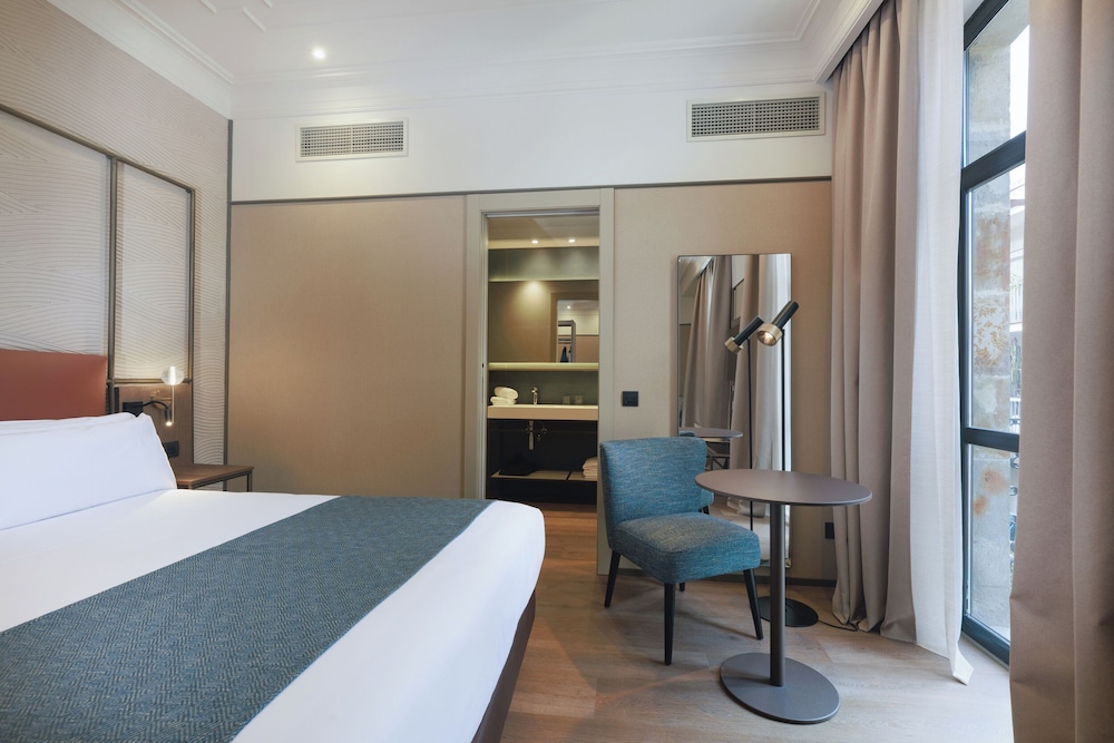 Premium, Queen Bed