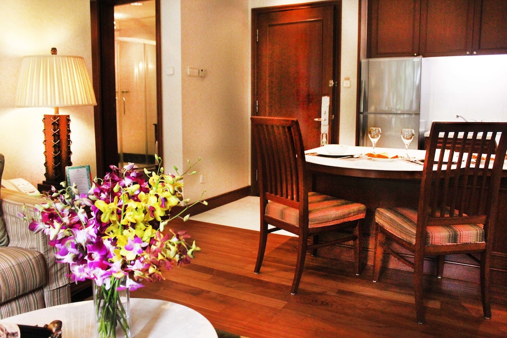 TREETOPS EXECUTIVE RESIDENCES 56/71