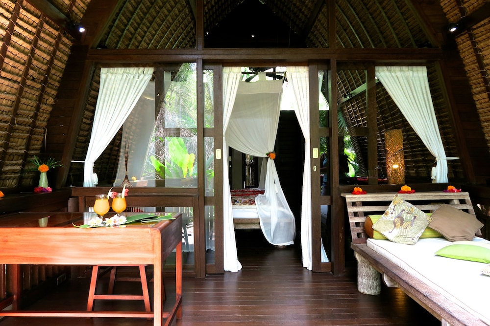Cili Emas Oceanside Resort 50/50