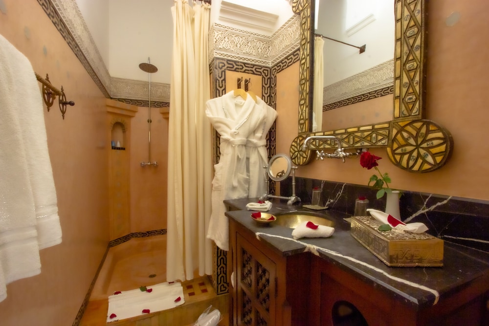 Riad Kaiss By Anika 67/70