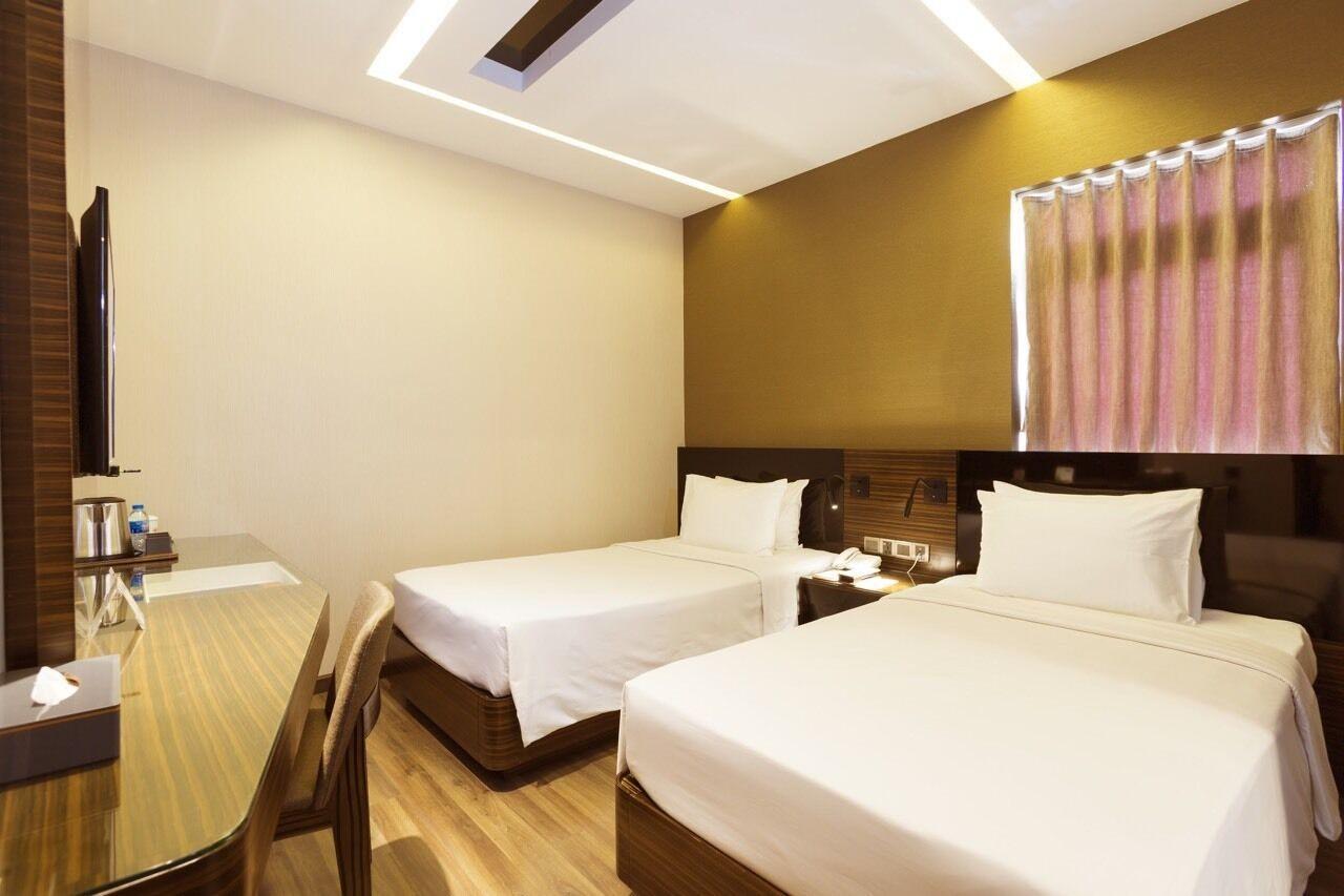Superior, 2 Double Beds, No Window