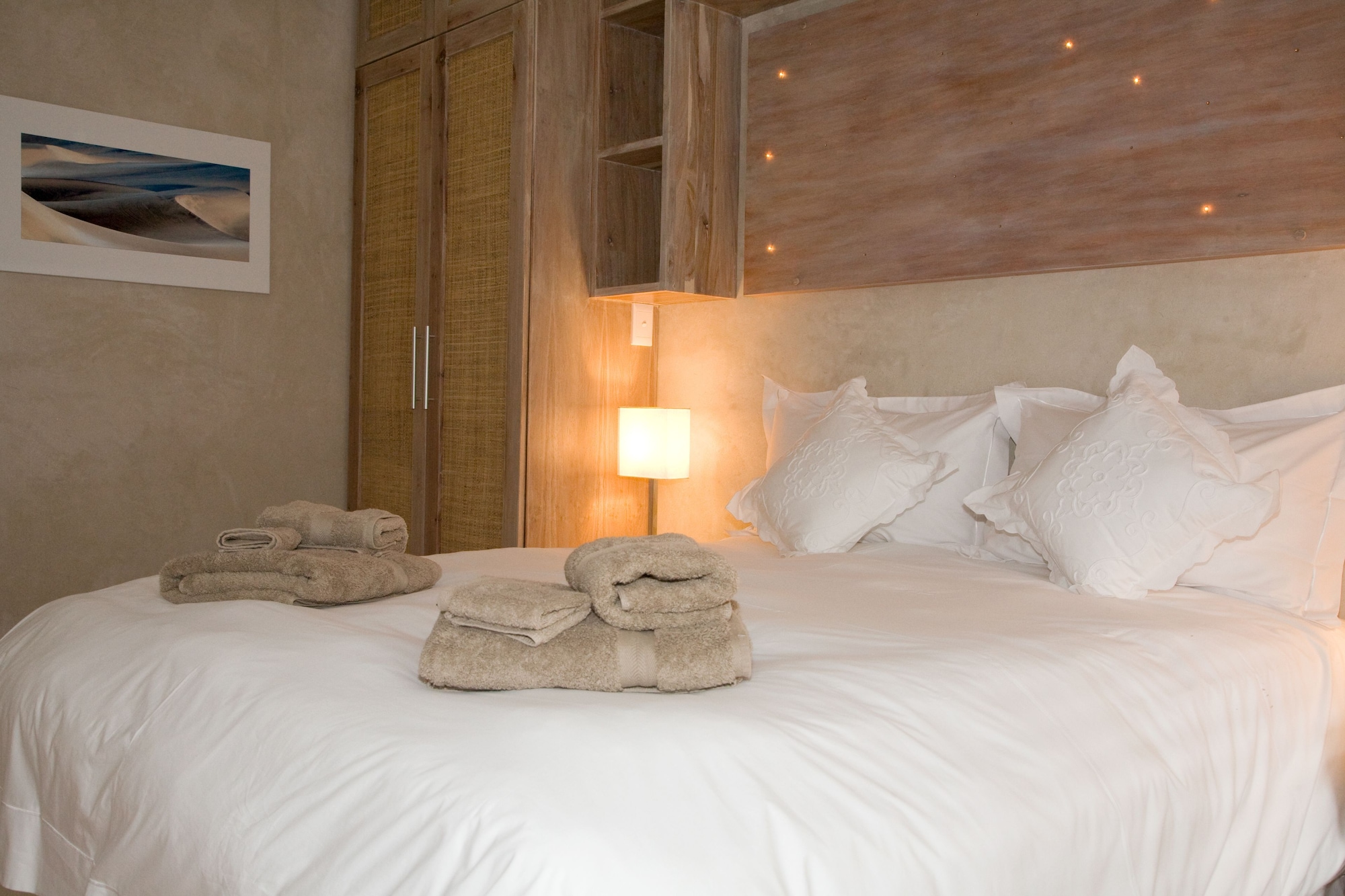 3 BEDROOMS, APARTMENT