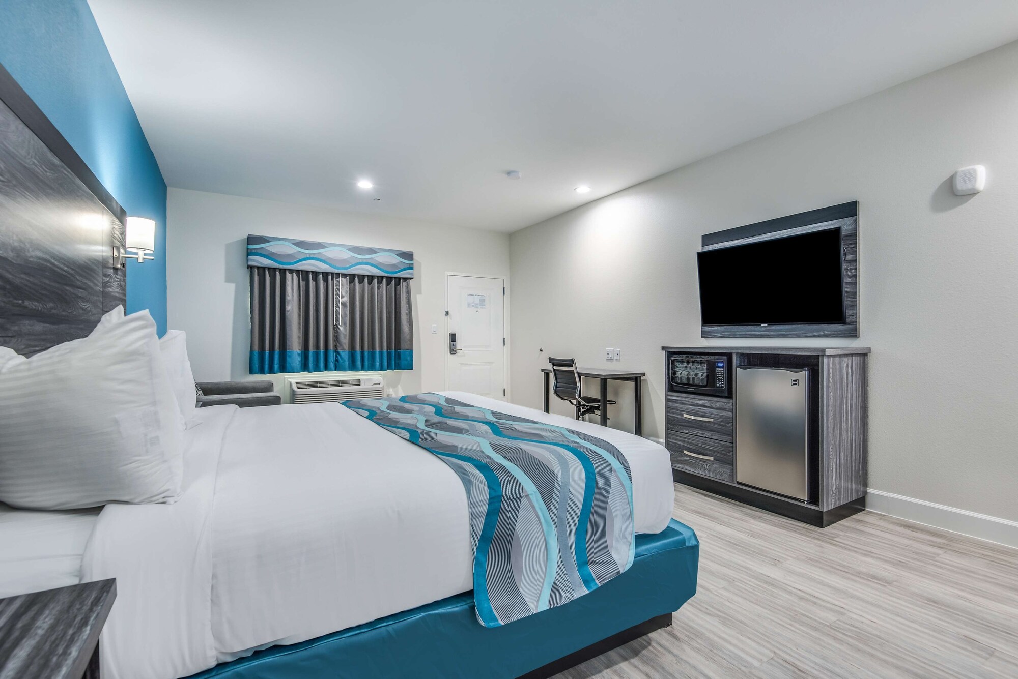 ROOM, KING BED, SMOKING