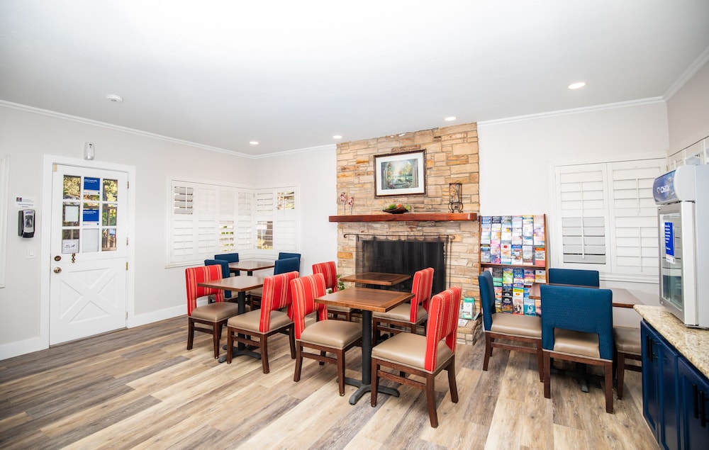 Comfort Inn Carmel By The Sea 44/62