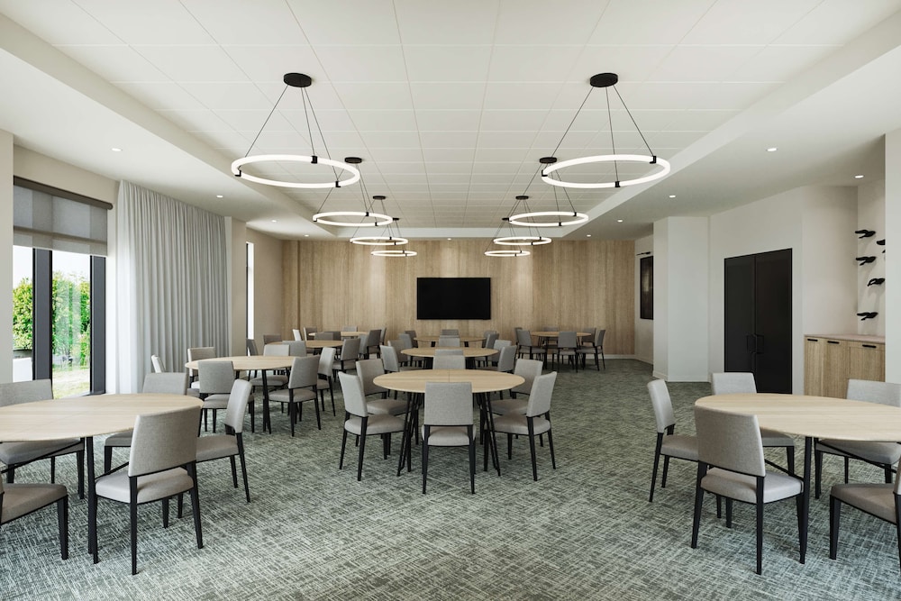 Hyatt Place Montreal Airport 40/50