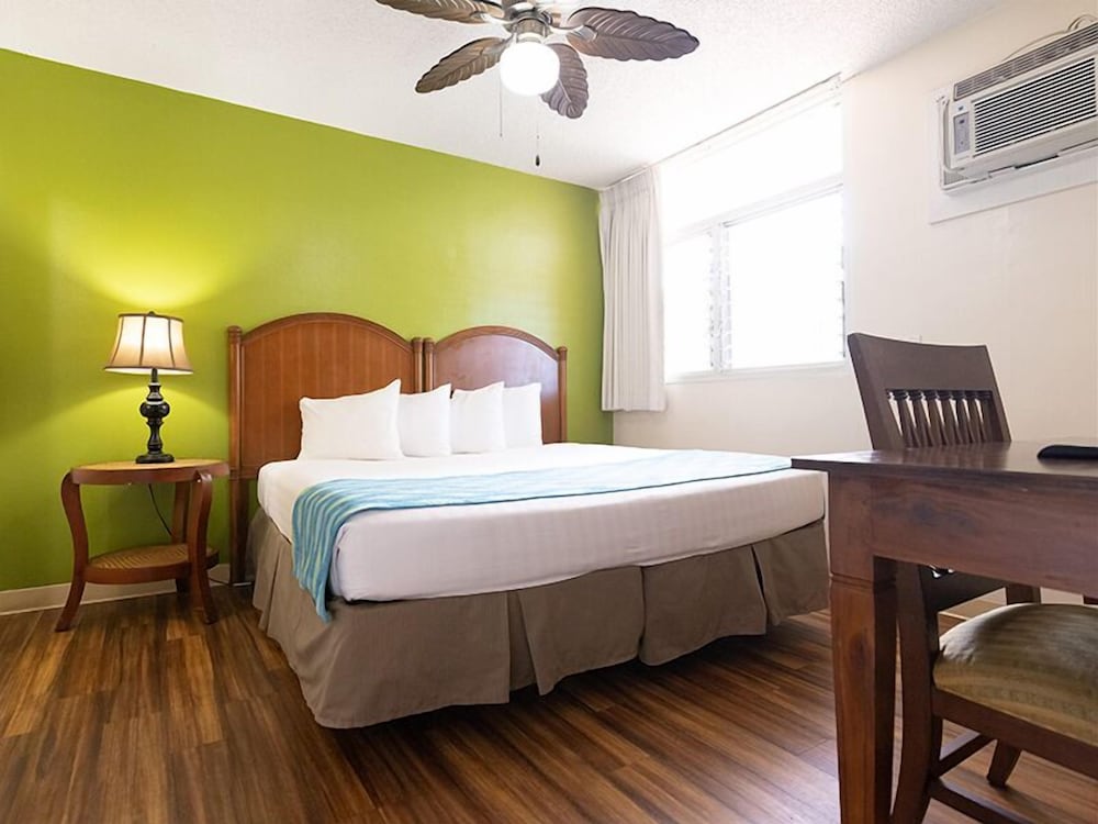 Pacific Marina Inn 24/53
