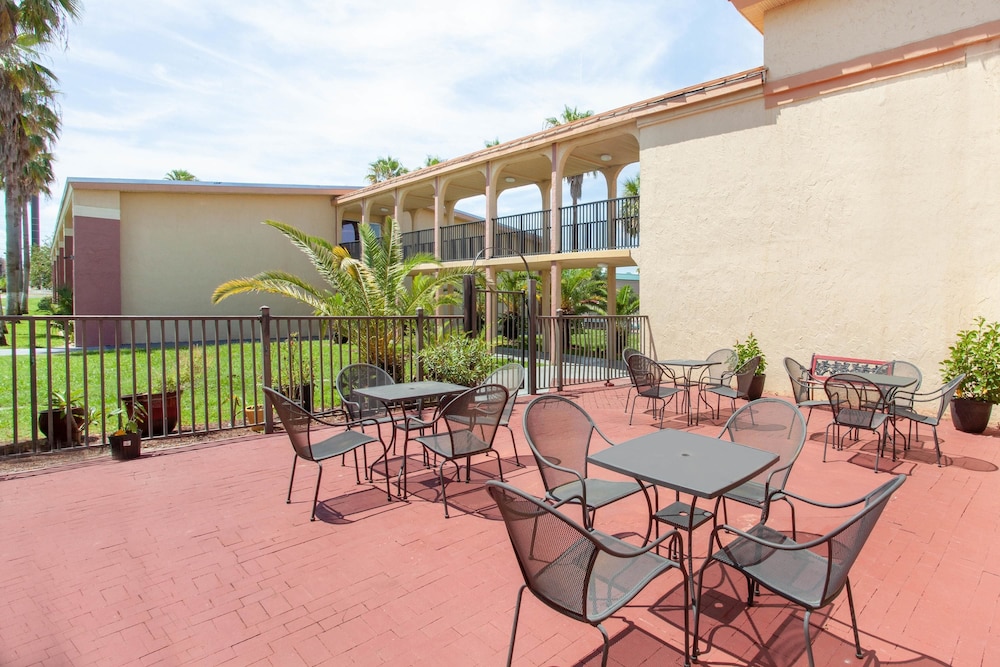 Ramada By Wyndham Davenport Orlando South 7/51