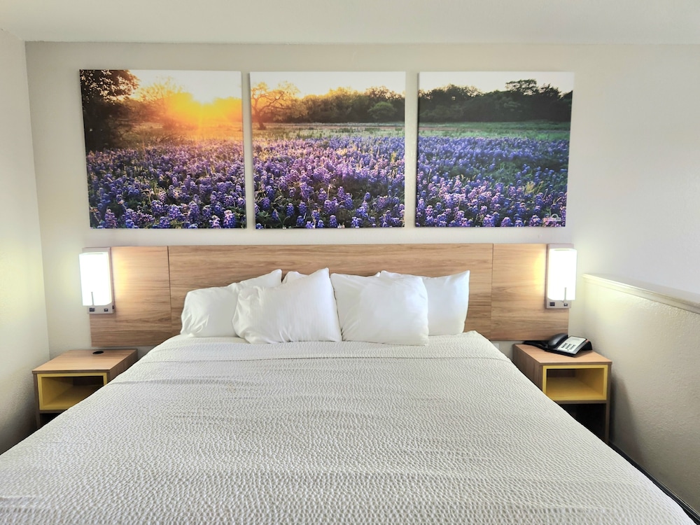 Room, King Bed, Accessible, Days Inn by Wyndham San Antonio Southeast/Frost Bank Center 7/9