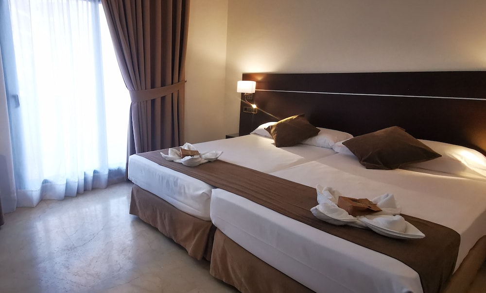 Hotel Mainake Sl 18/60