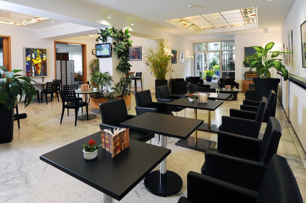 UNGER HOTEL 42/61