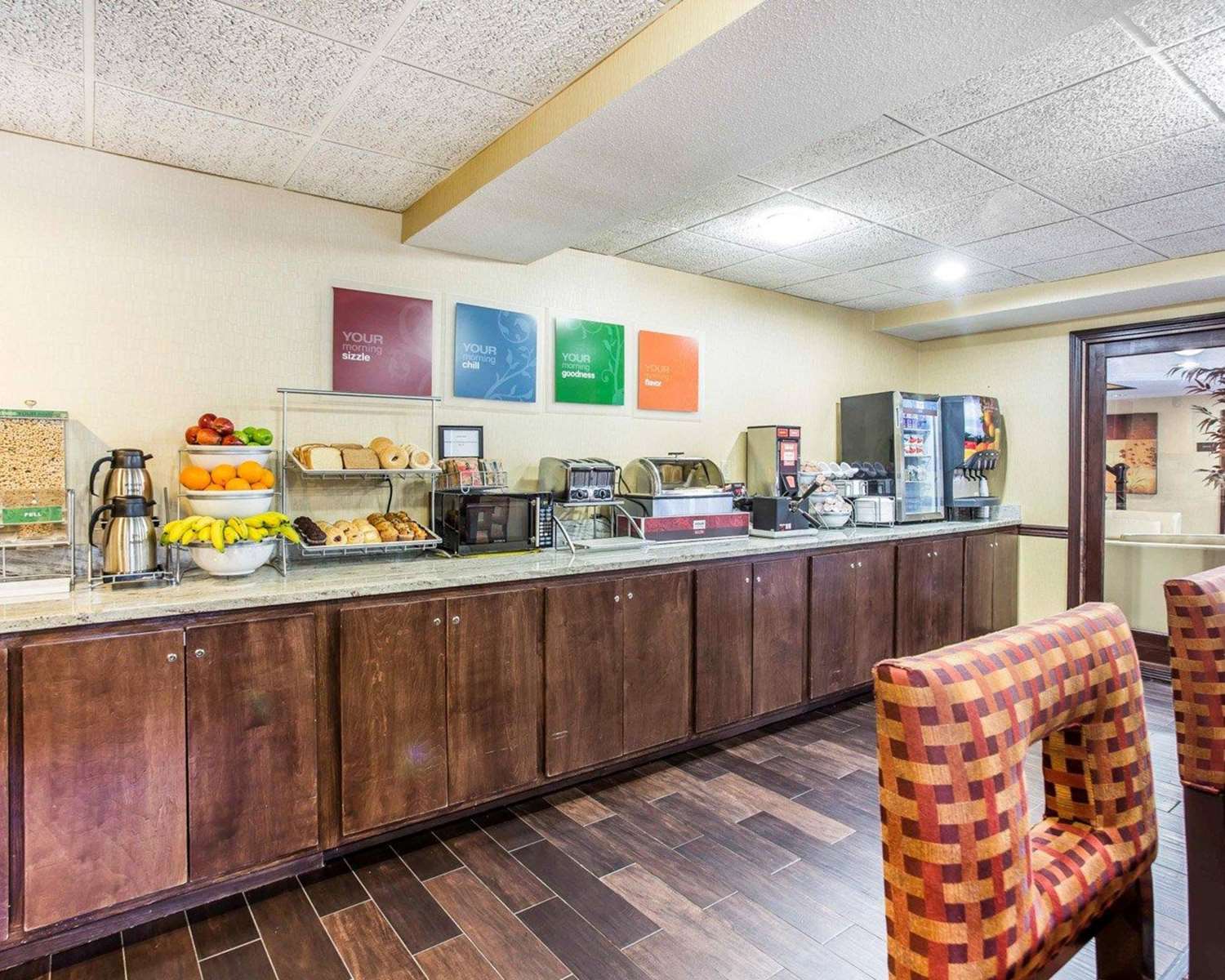 Comfort Inn & Suites Ballpark Area 10/16