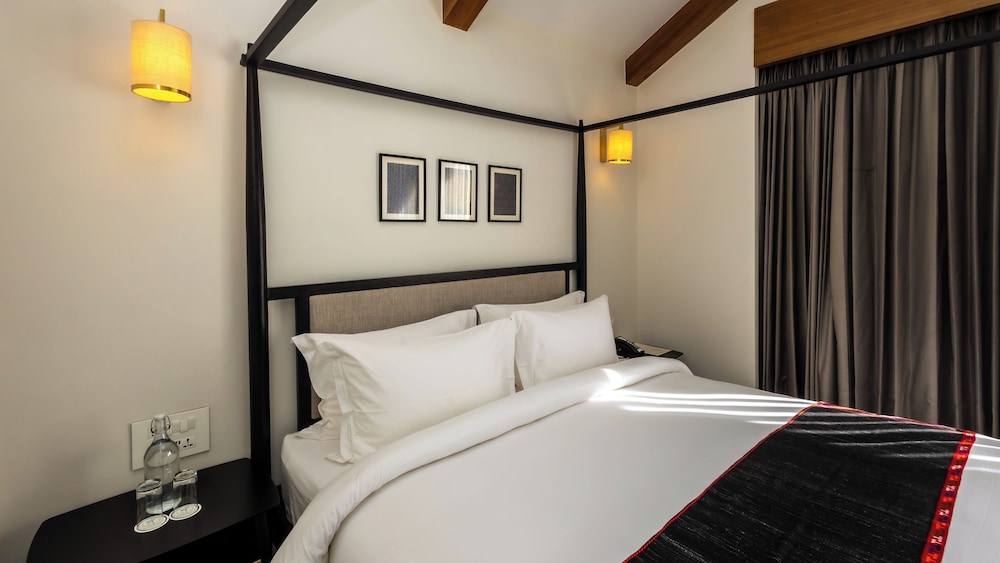 EXECUTIVE, SUITE