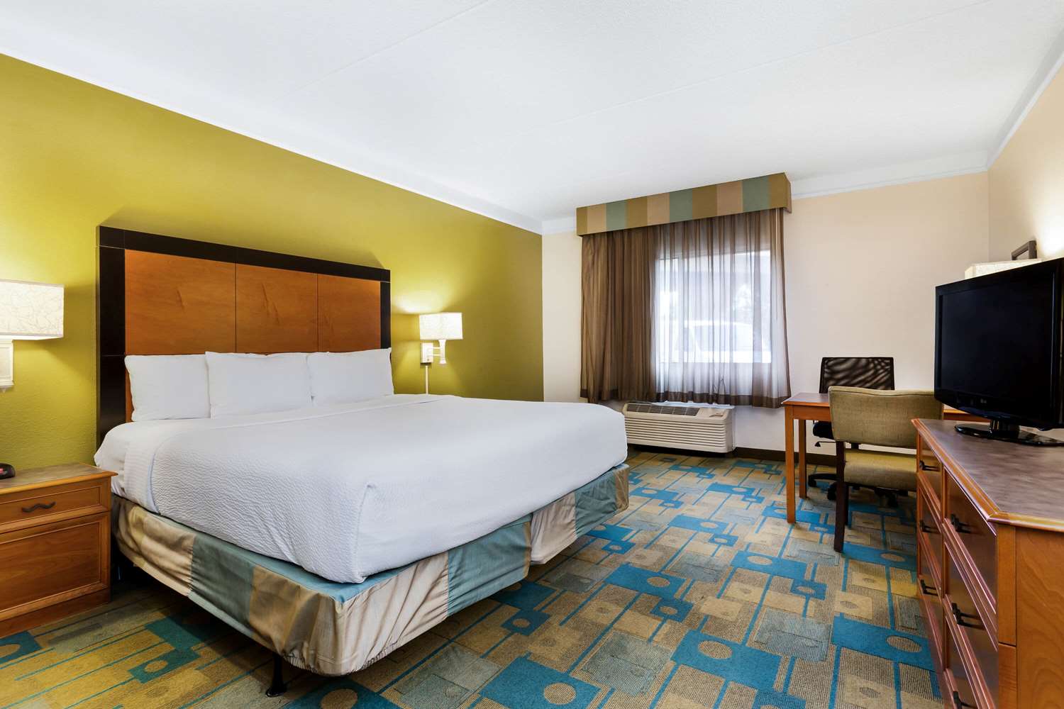 La Quinta Inn & Suites by Wyndham St. Pete-Clearwater Airpt 20/51