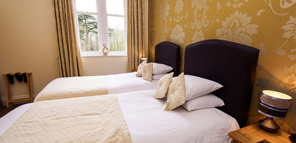 Luxury, Twin Beds