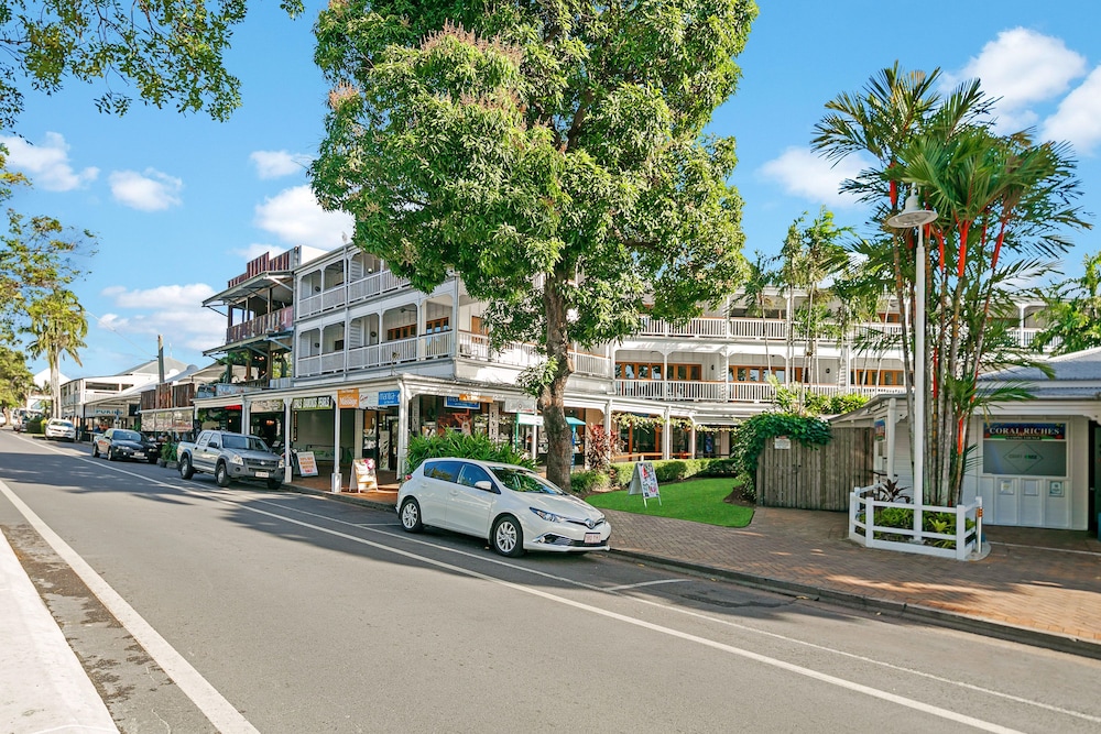 Mantra on the Inlet Port Douglas 34/50
