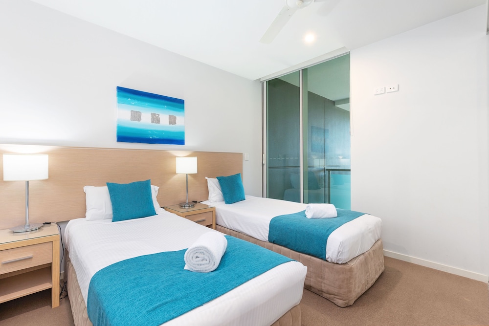 Akama Resort 24/66