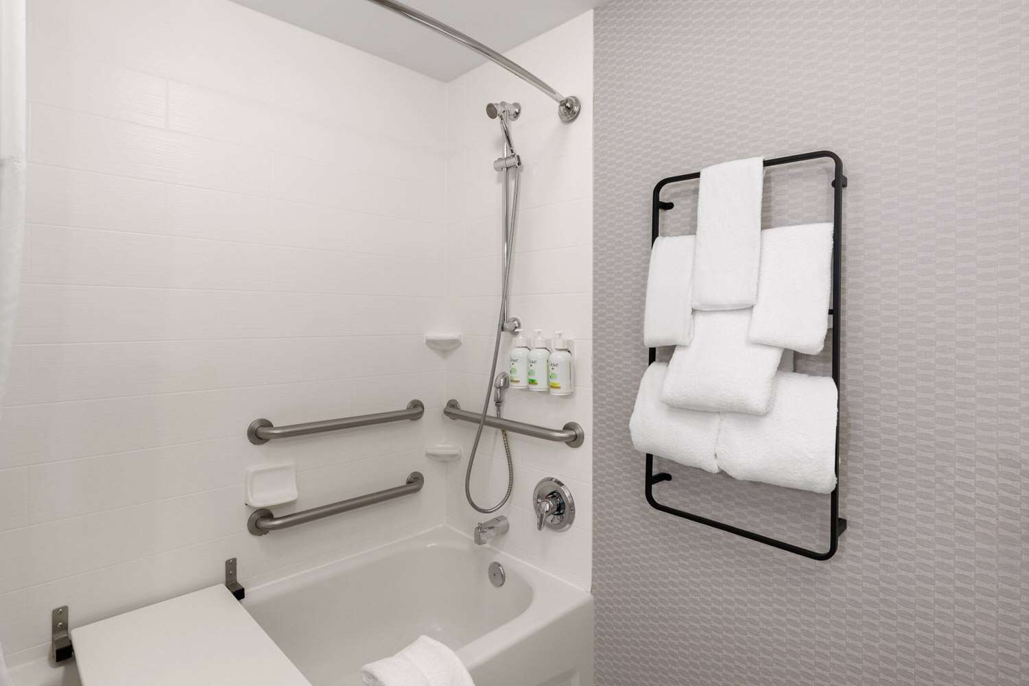 La Quinta Inn & Suites by Wyndham Knoxville Papermill 44/45