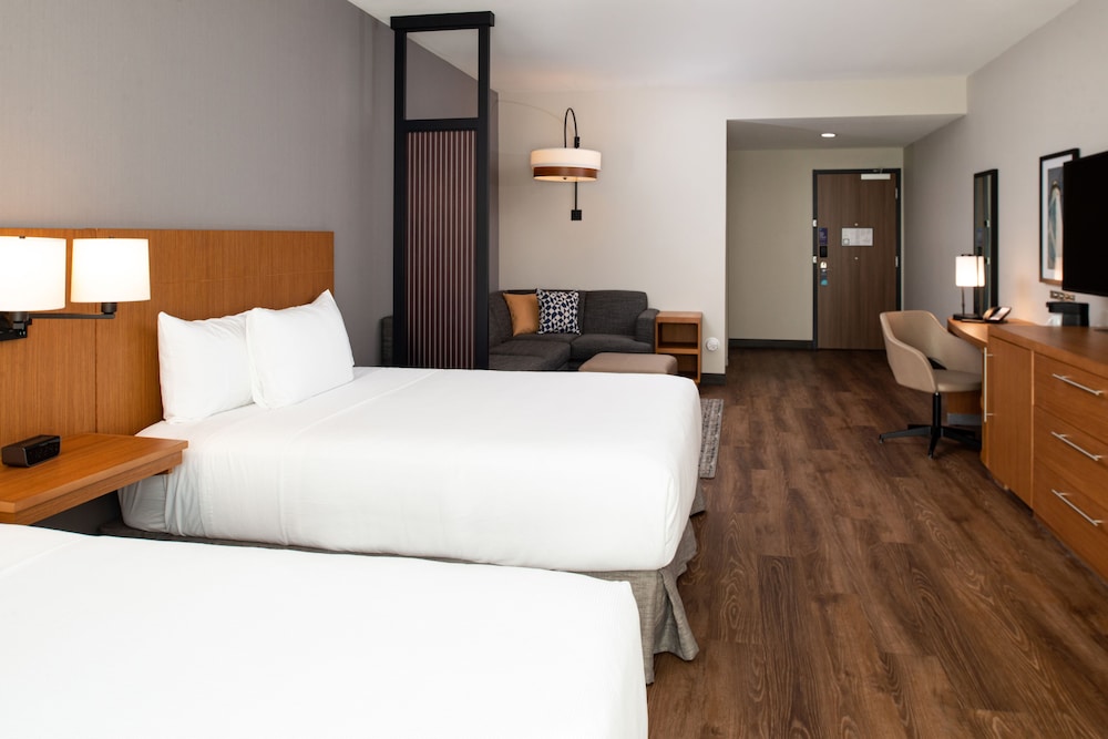 ROOM, 2 QUEEN BEDS, SOFA, ACCESSIBLE