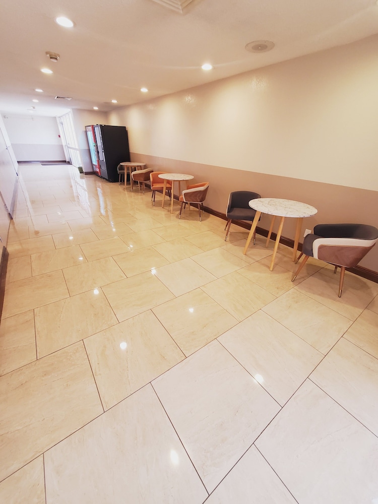 Ramada By Wyndham Grand Junction 33/58