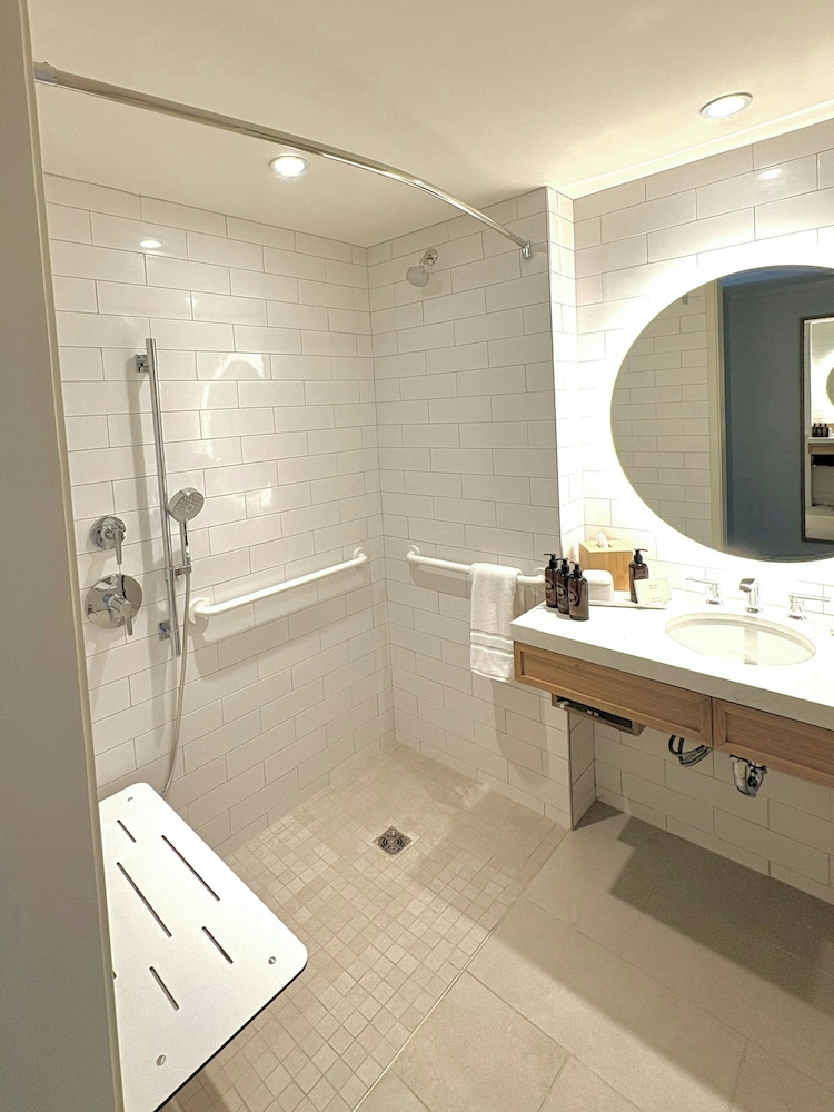Virginia Guesthouse Hotel and Conference Center 48/50