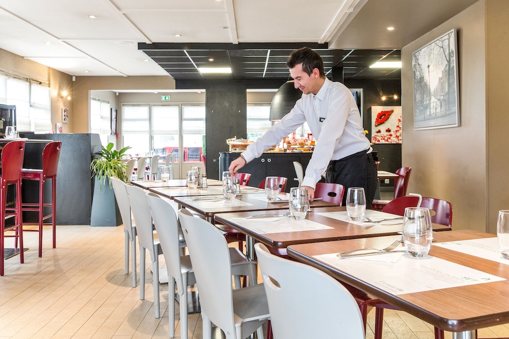 restaurant cafeteria
