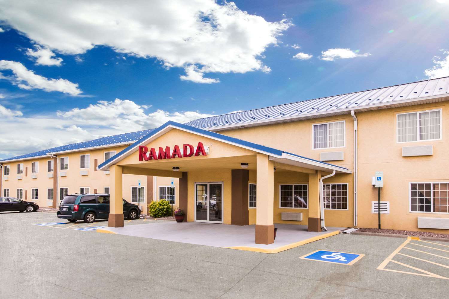 Ramada by Wyndham Sioux Falls 1/16