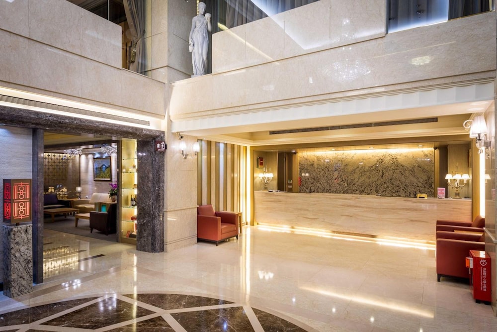 Grand View Hotel 4/34
