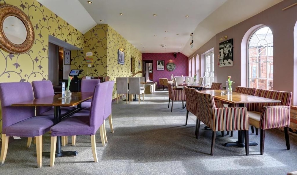 Manor Court Hotel 33/46