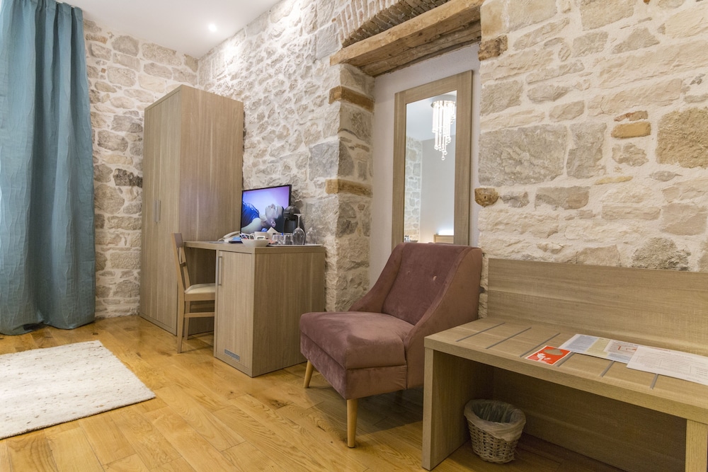 Tifani Luxury Rooms 46/50