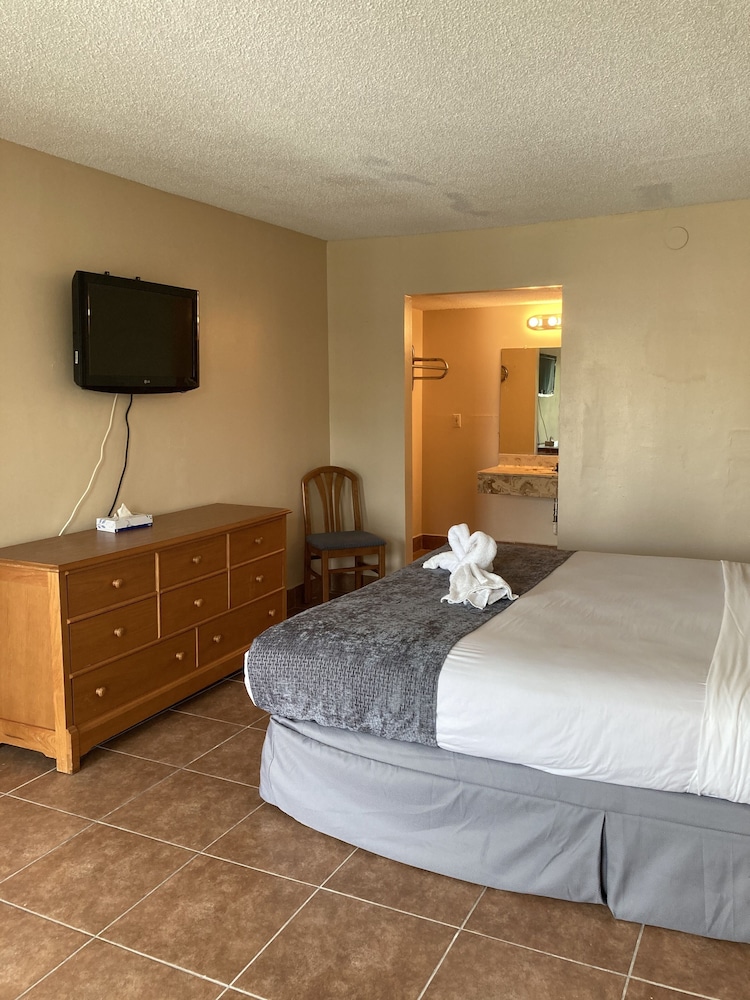 Altamonte Springs Hotel and Suites 9/40