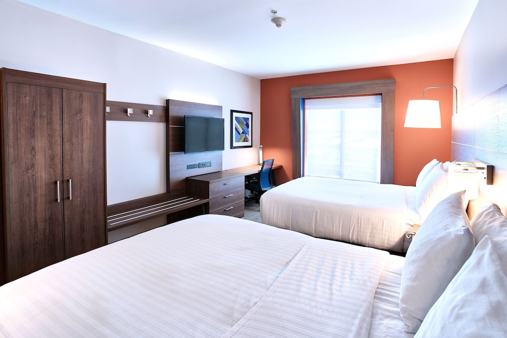 Holiday Inn Express Suites Dieppe Airport 12/63