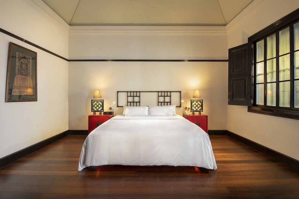 DOUBLE BED