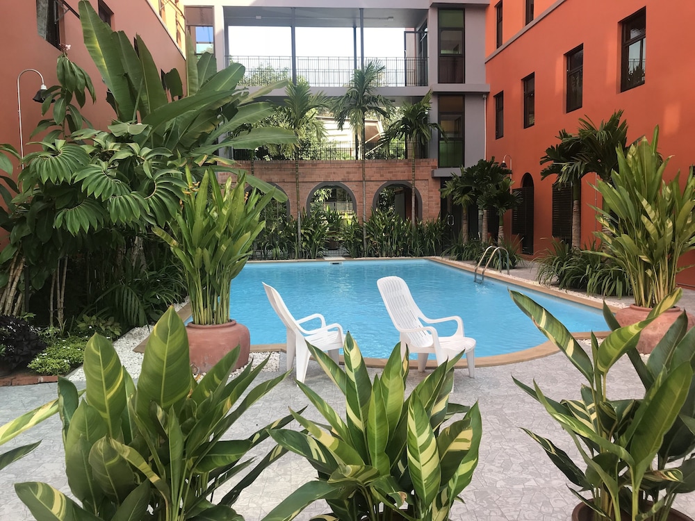 Baansuanprannok Hotel 89/97