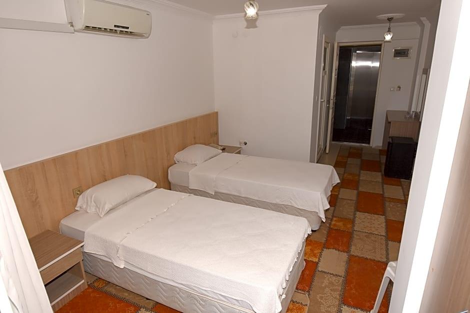 Demirci Hotel 5/9