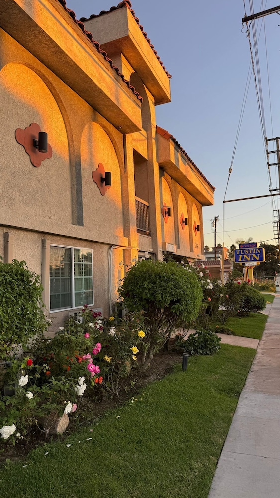 Orange Tustin Inn 58/62