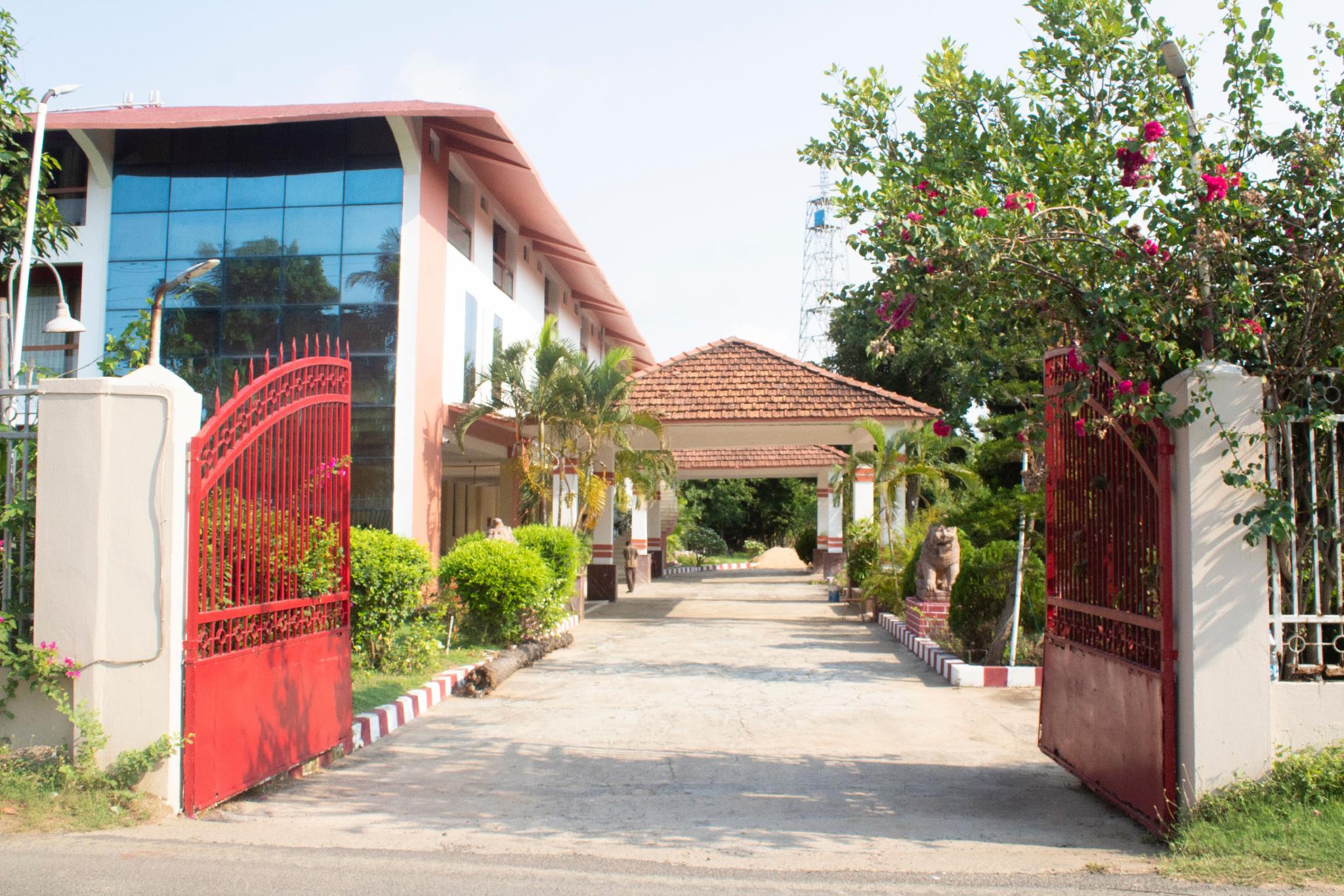 HOTEL KINGS CROWN MANDARMONI 13/37