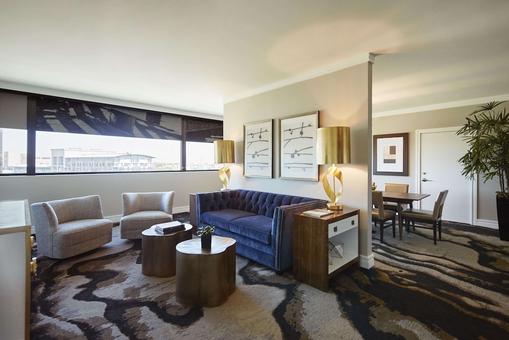 The Highland Dallas, Curio Collection by Hilton 41/68