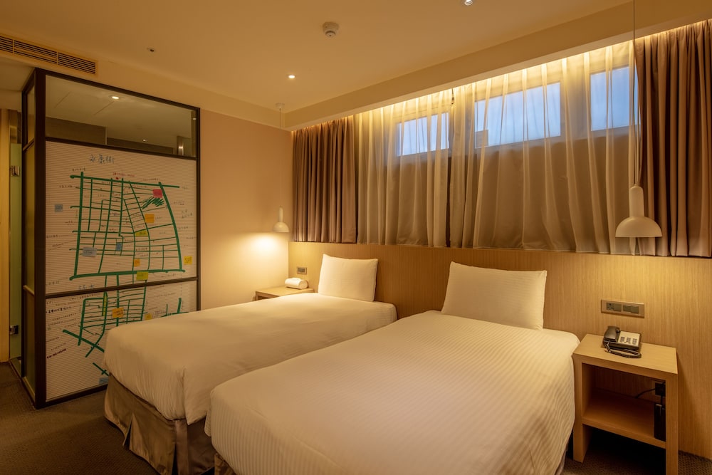 Room, Twin Beds, No Window, Accessible