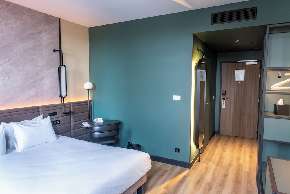 CLASSIC, DOUBLE BED, RIVER VIEW