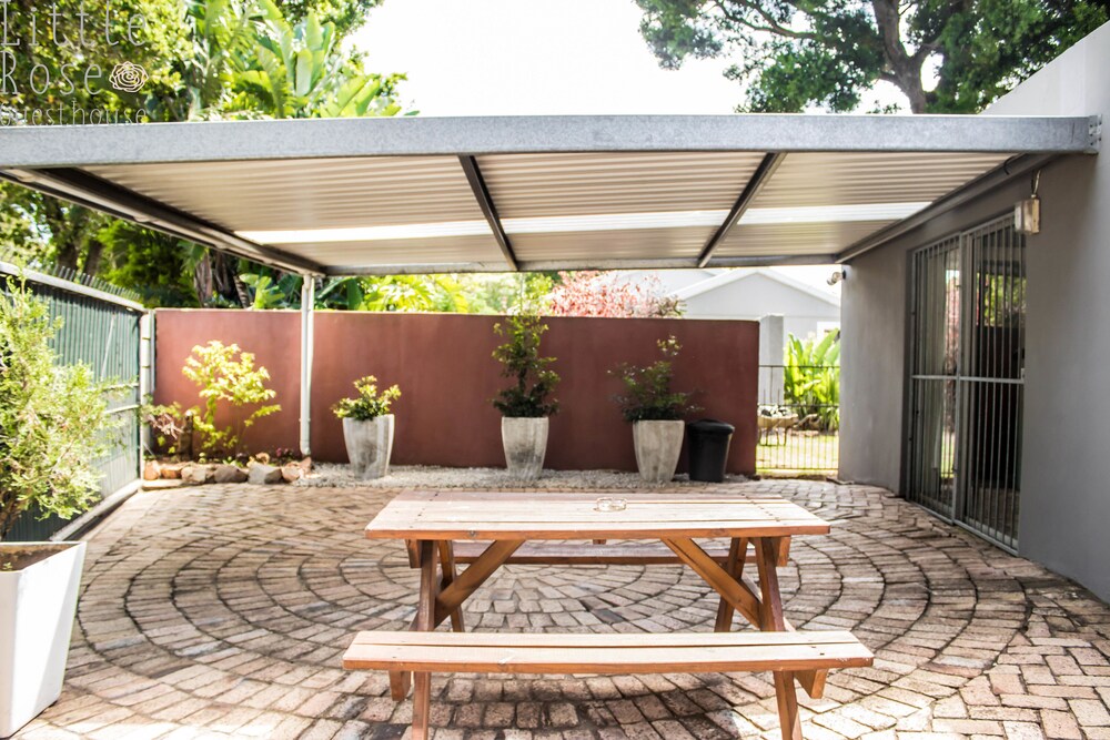 Little Rose Guesthouse & Self-Catering 9/50